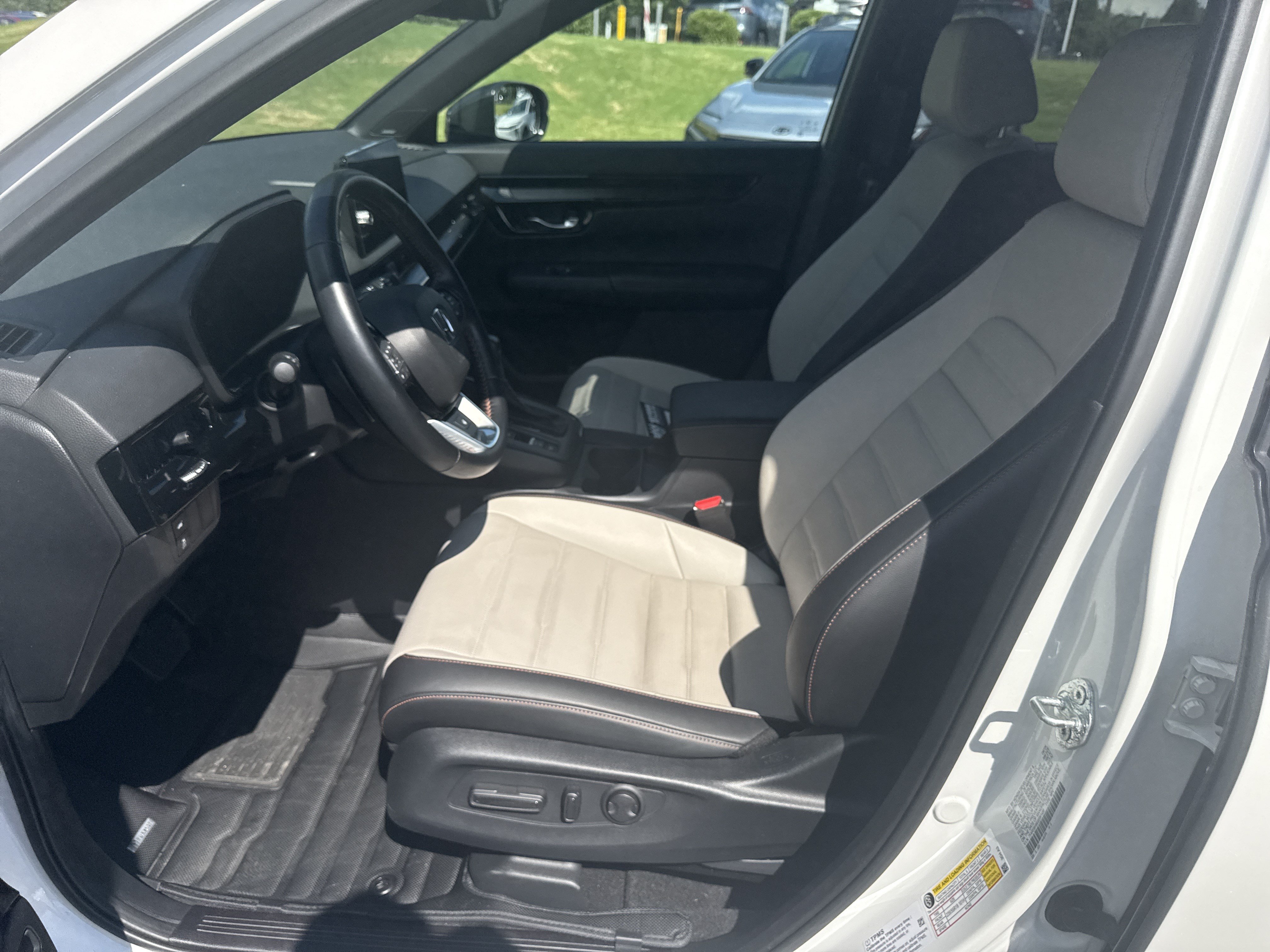 Used 2025 Honda CR-V Sport Touring image 16