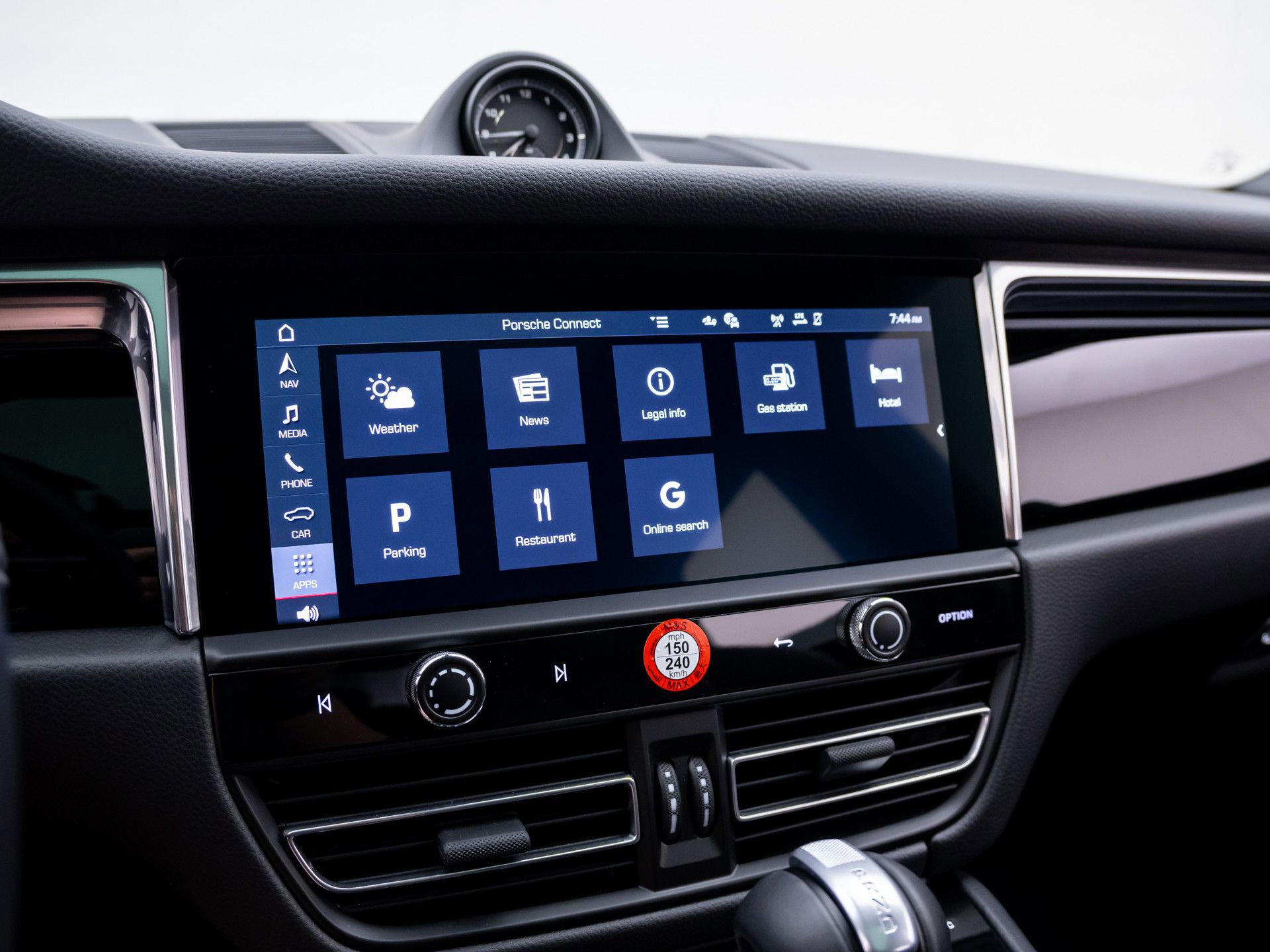 Certified 2026 Porsche Macan AWD/4WD image 24