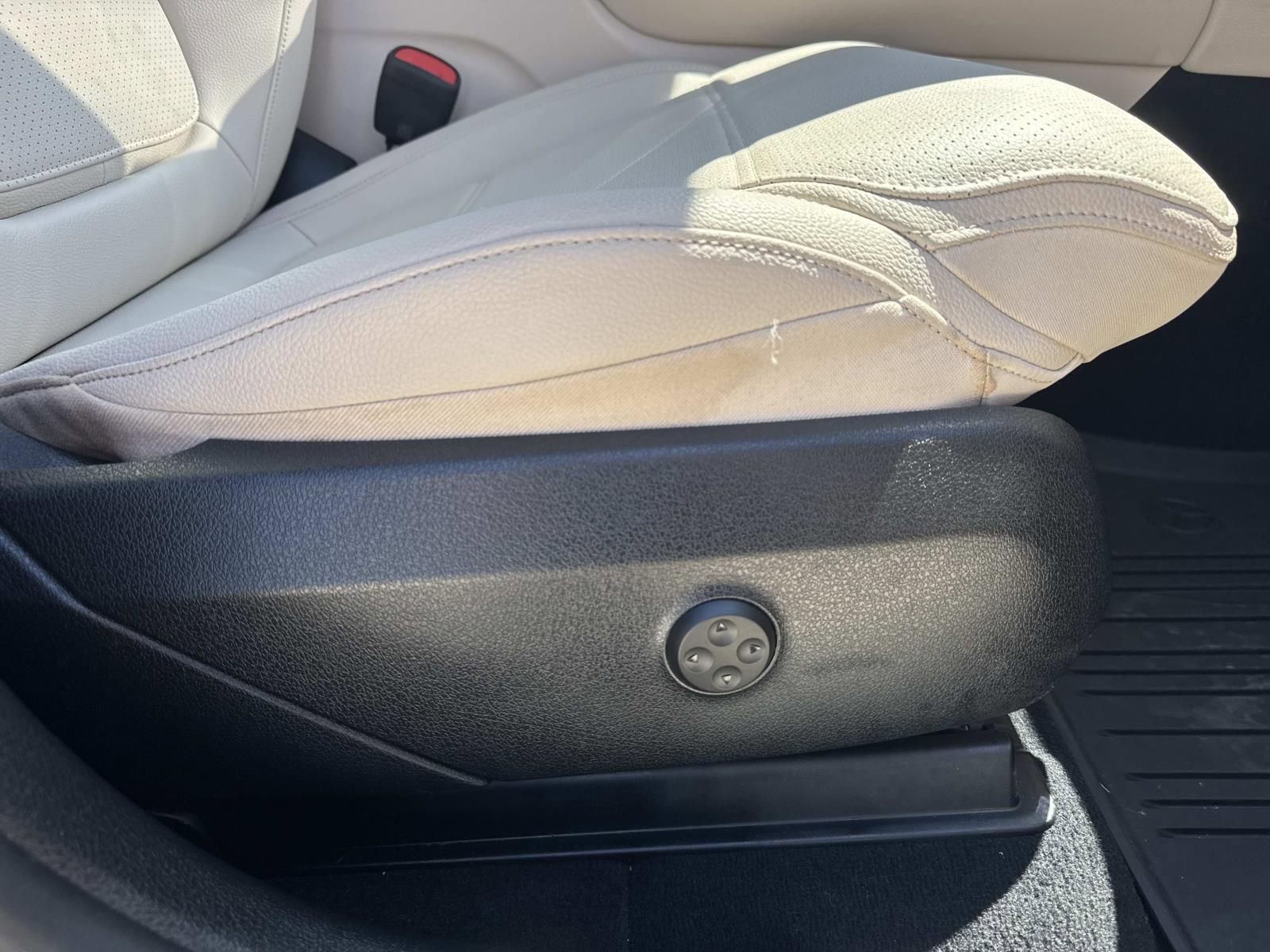 Used 2024 Mercedes-Benz GLC 300 4MATIC image 13