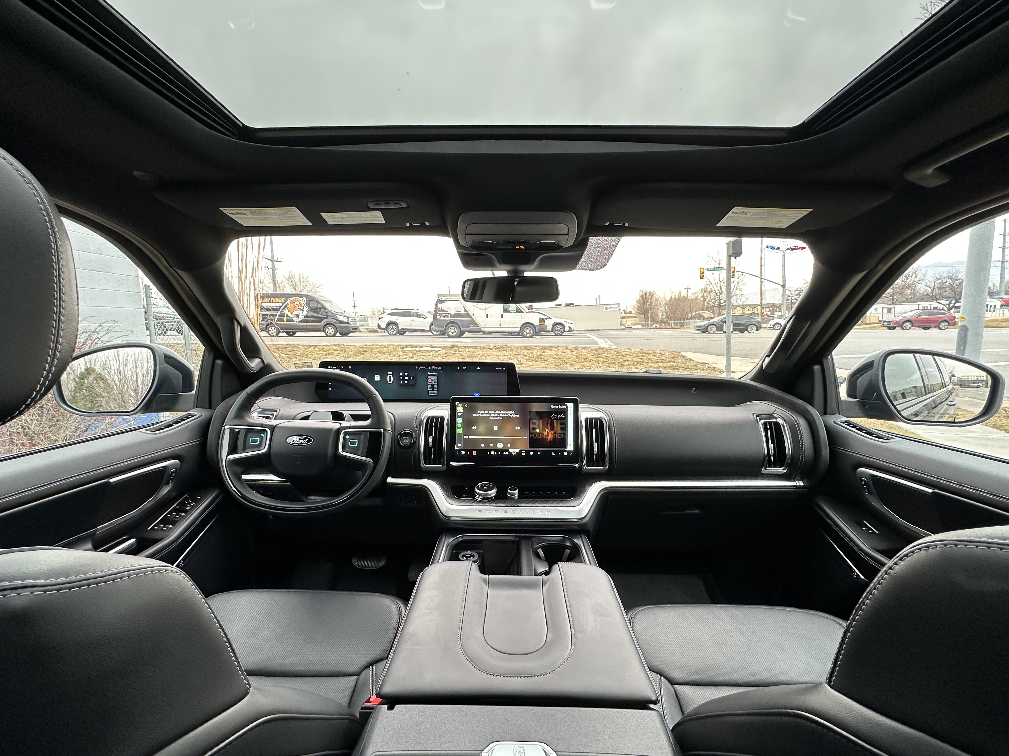 Used 2025 Ford Expedition Platinum w/ Stealth Appearance Package AWD/4WD image 39