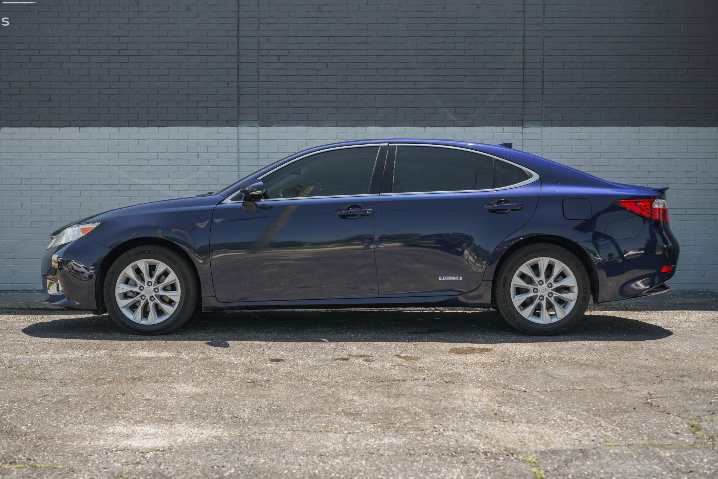 Used 2015 Lexus ES 300h w/ Navigation System Package FWD image 8