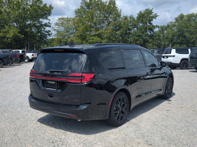New 2027 Chrysler Pacifica Limited w/ Family Tech Group FWD image 5