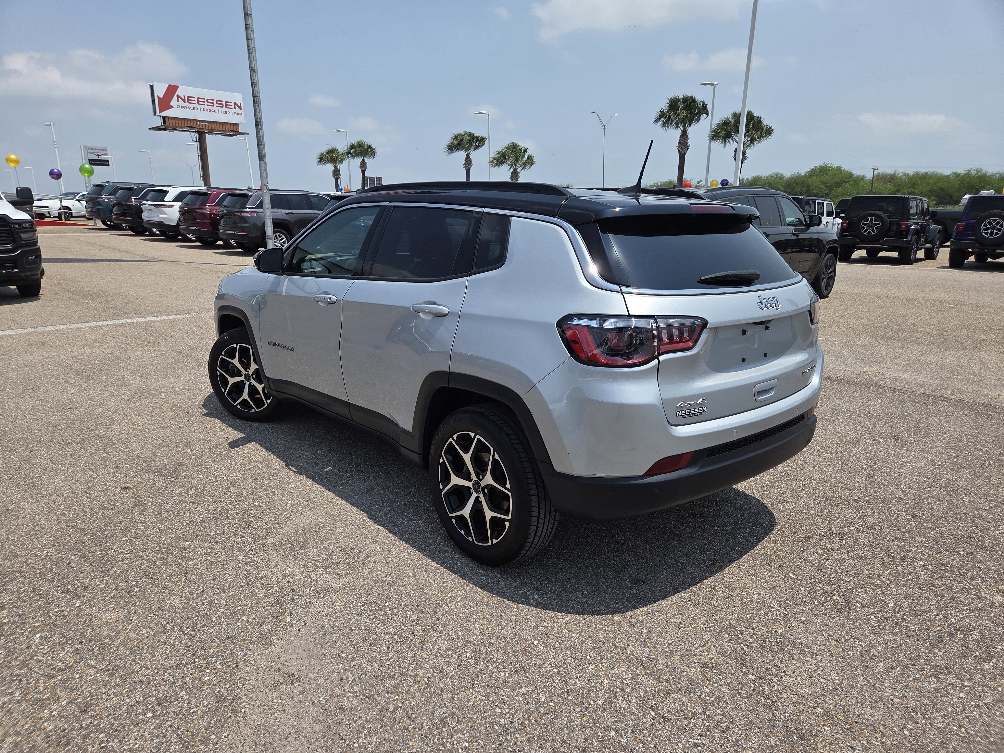 Used 2025 Jeep Compass Limited AWD/4WD image 5