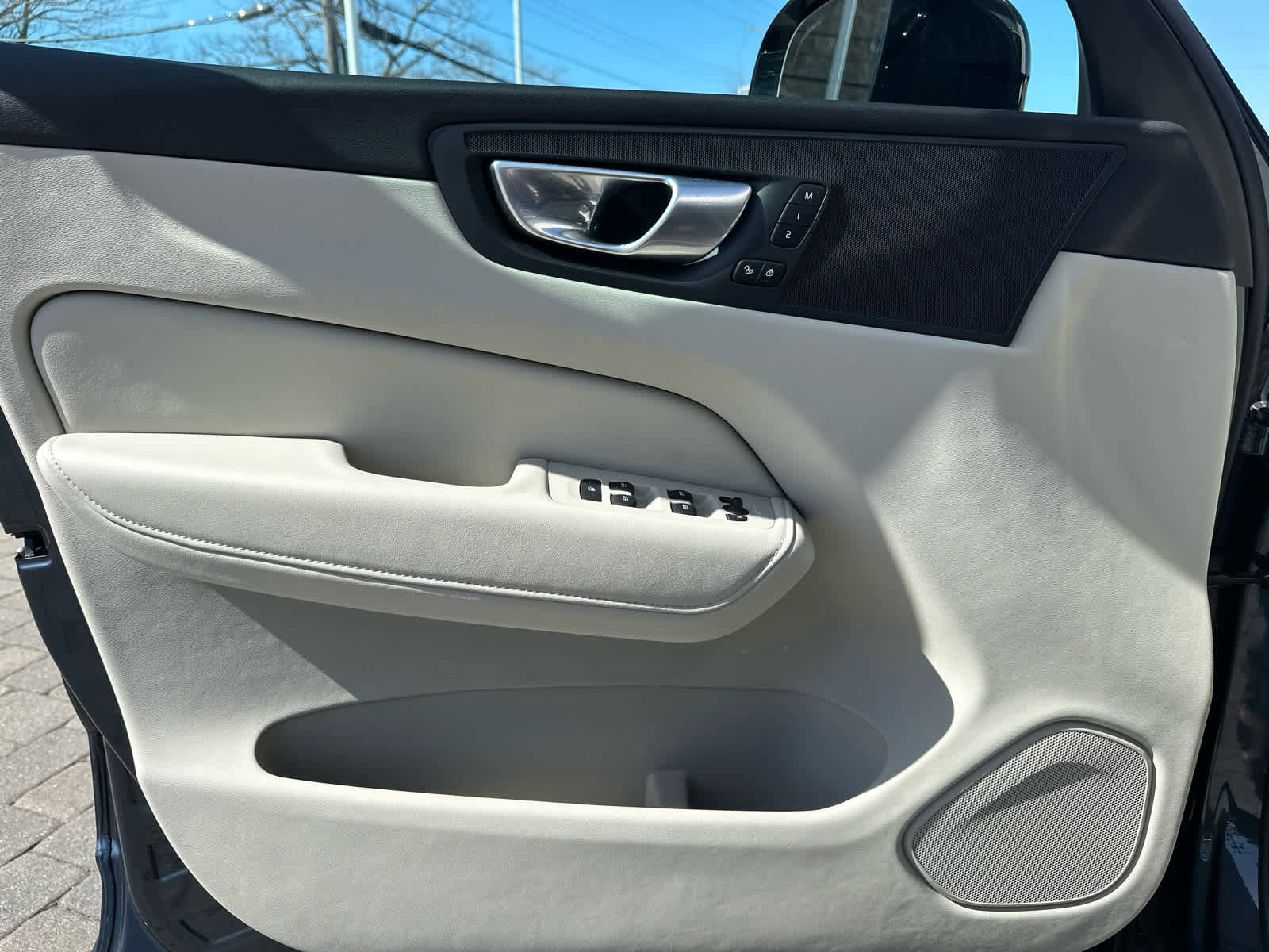 Certified 2024 Volvo XC60 B5 Core AWD/4WD image 8