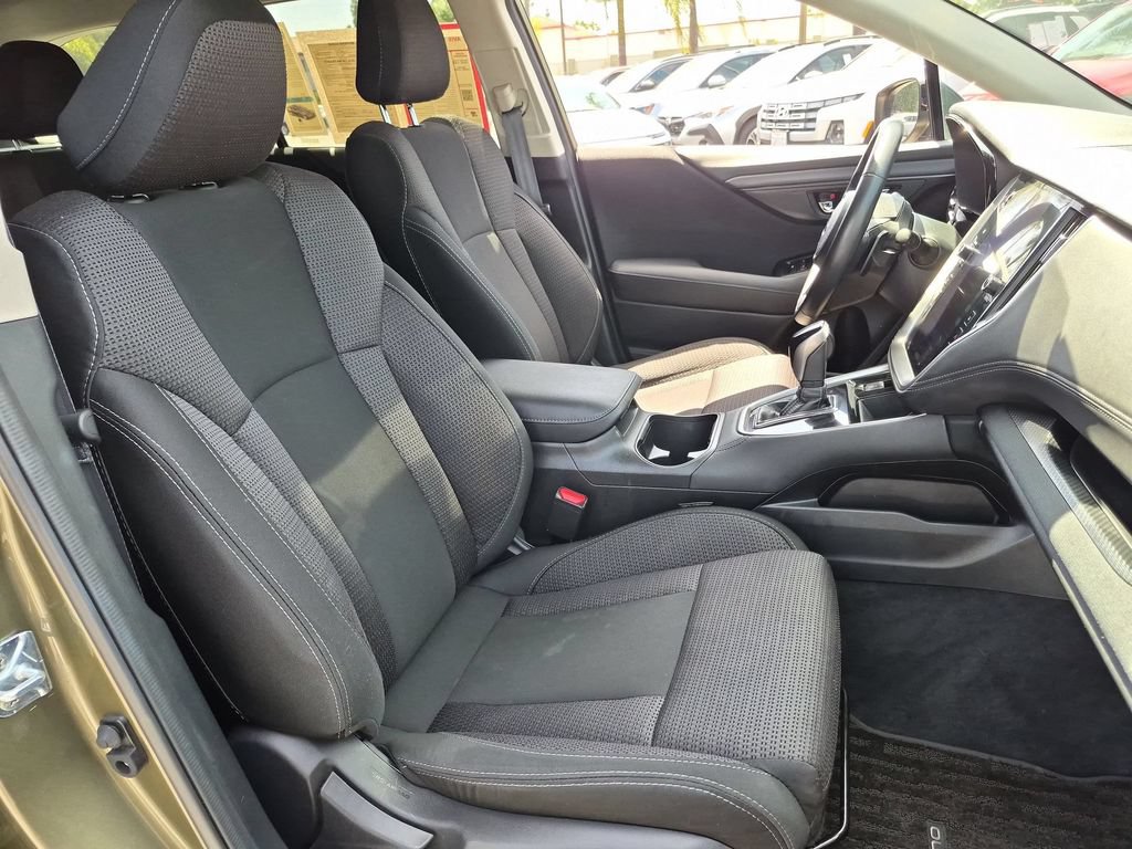 Used 2025 Subaru Outback Premium AWD/4WD image 31