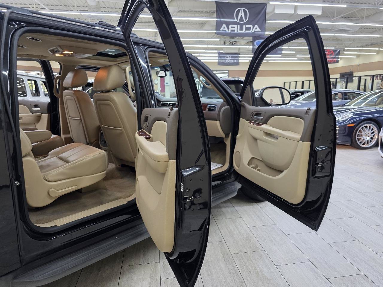 Used 2013 Chevrolet Suburban LT RWD image 14