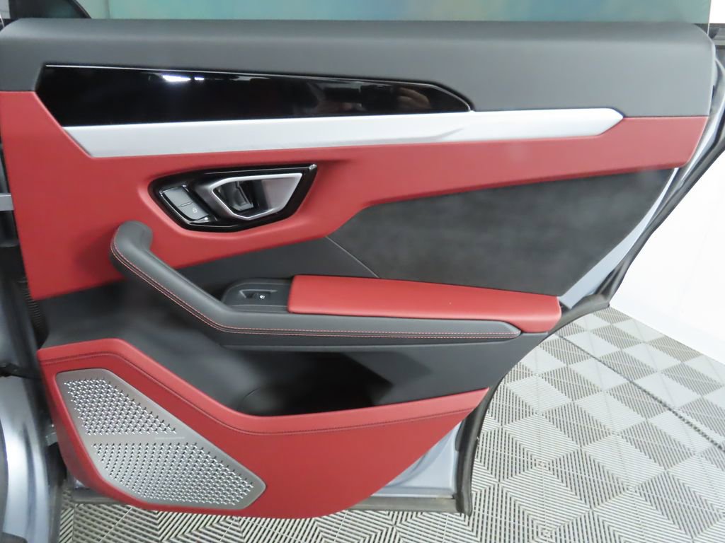 Used 2022 Lamborghini Urus image 28