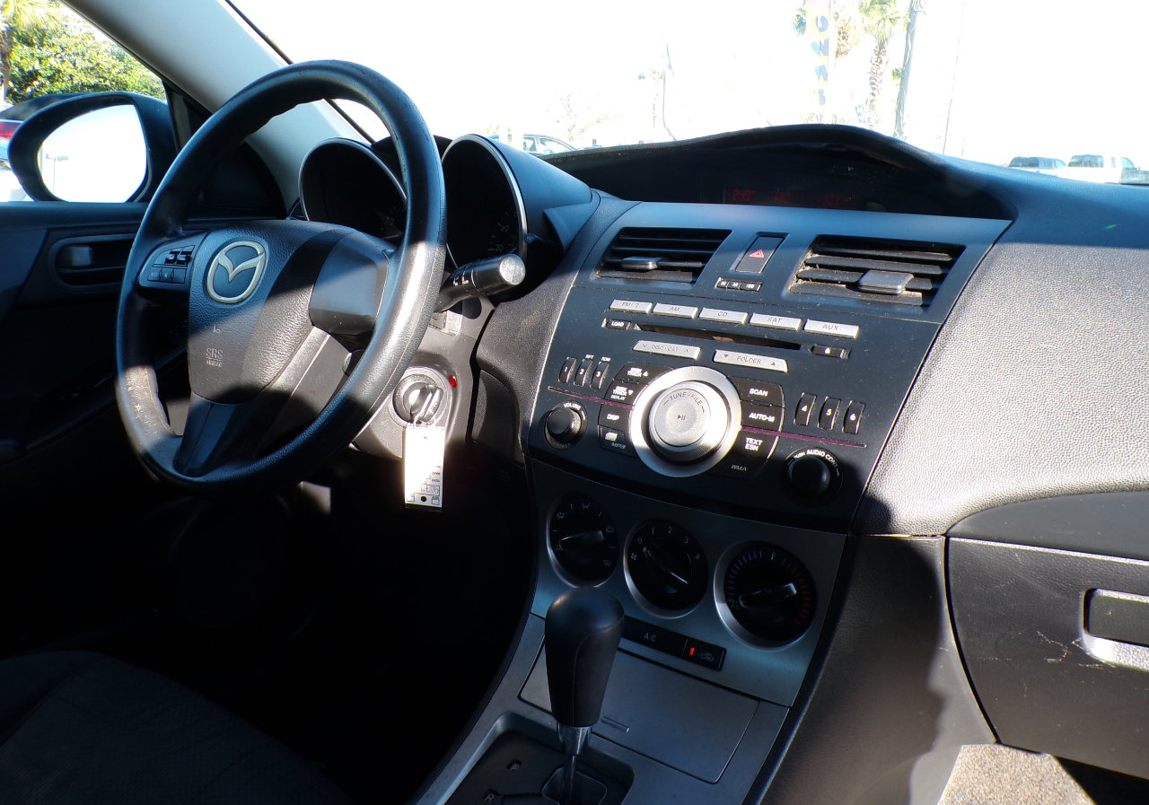 Used 2011 MAZDA MAZDA3 i Sport image 15