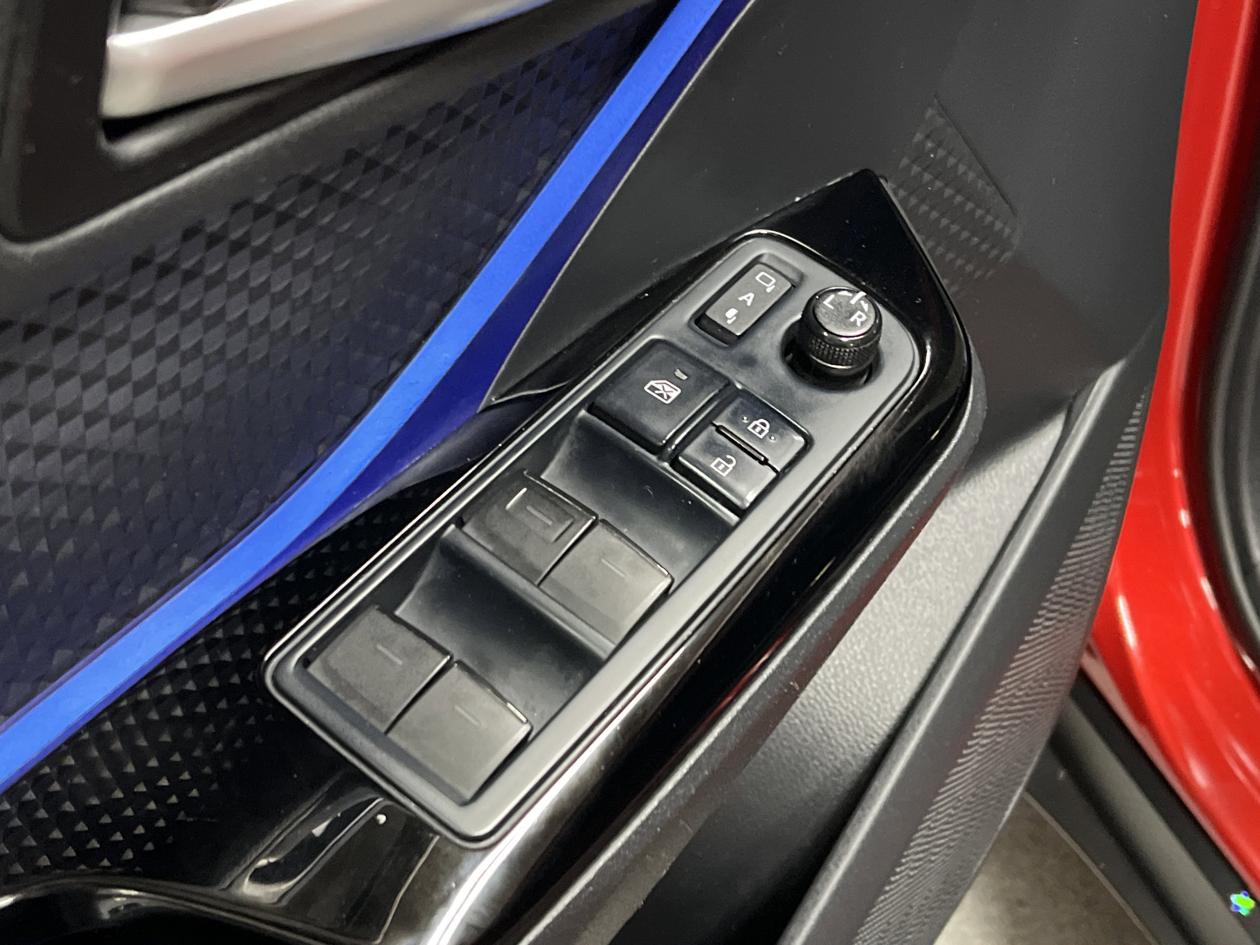 Used 2022 Toyota C-HR XLE image 15