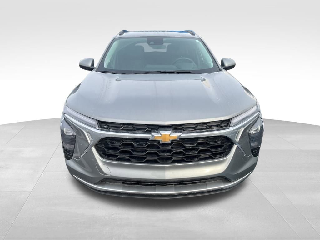 Certified 2024 Chevrolet Trax LT w/ Driver Confidence Package image 2