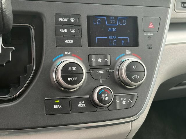 Used 2017 Toyota Sienna LE FWD image 22