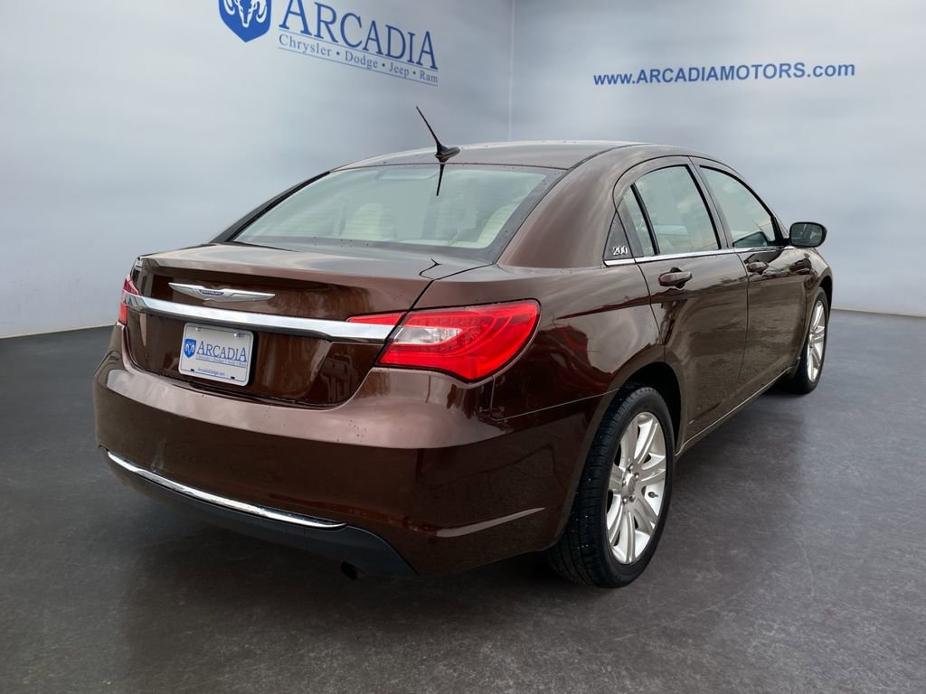Used 2012 Chrysler 200 Touring FWD image 5