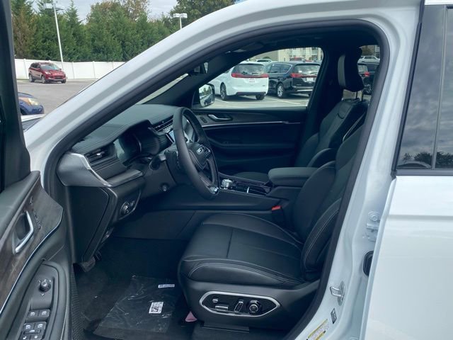 New 2025 Jeep Grand Cherokee Overland w/ Adv Protech Group III image 16