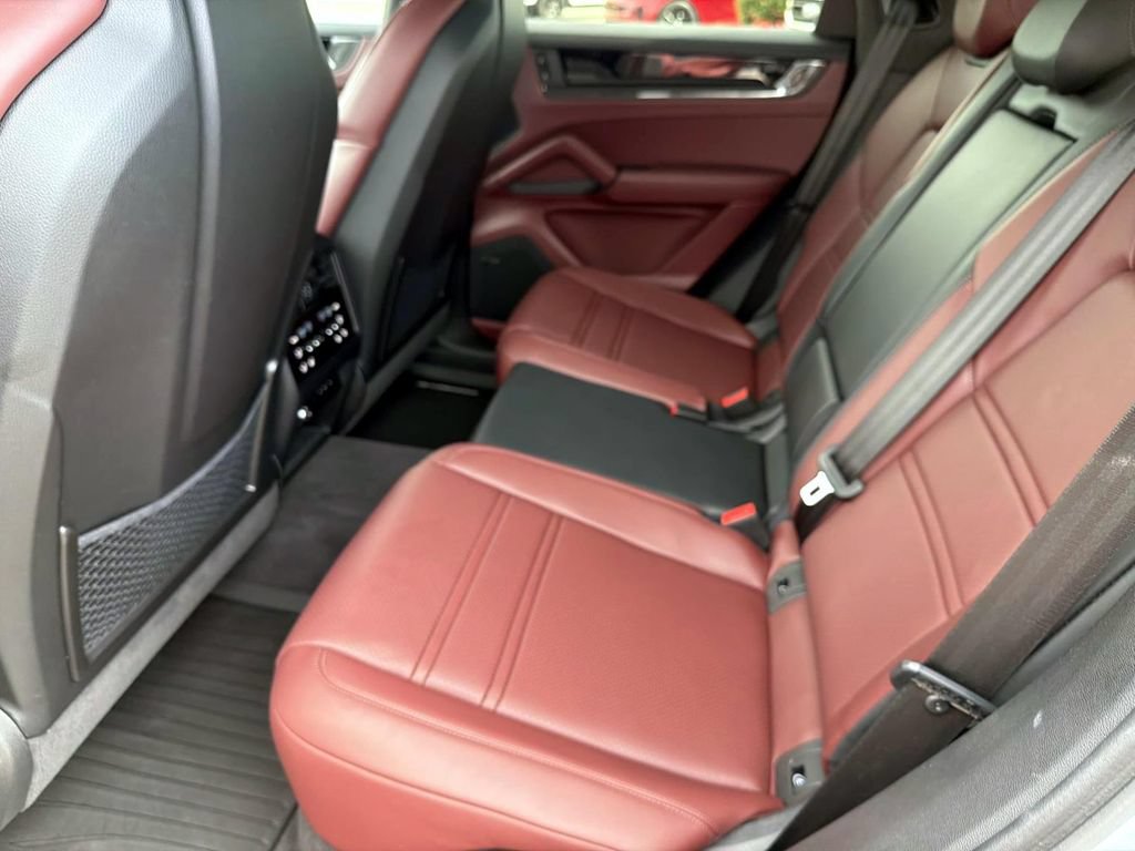 Used 2025 Porsche Cayenne GTS AWD/4WD image 13