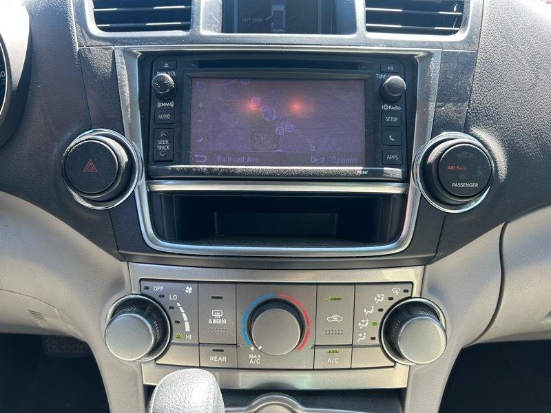 Used 2013 Toyota Highlander 4WD Hybrid image 12