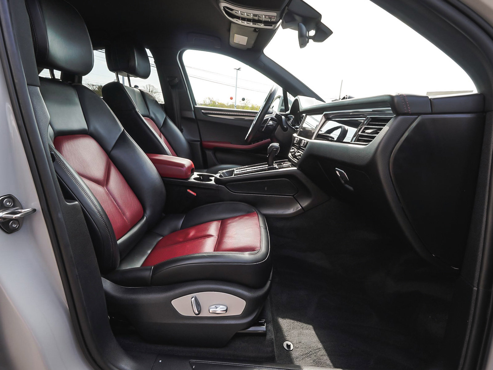 Used 2022 Porsche Macan AWD/4WD image 43