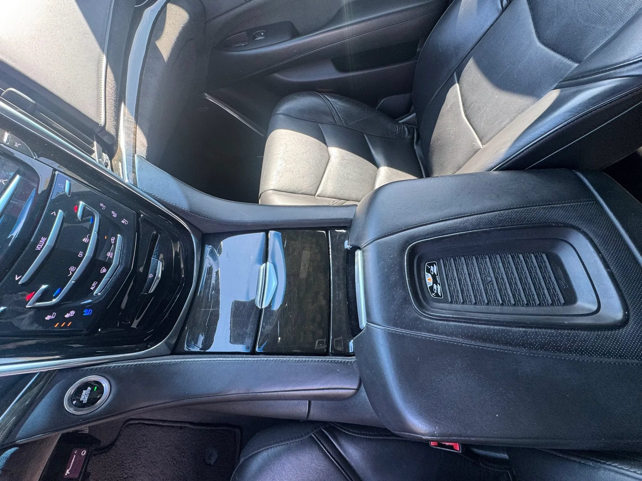 Used 2019 Cadillac Escalade Platinum w/ Escalade Sport Edition AWD/4WD image 15