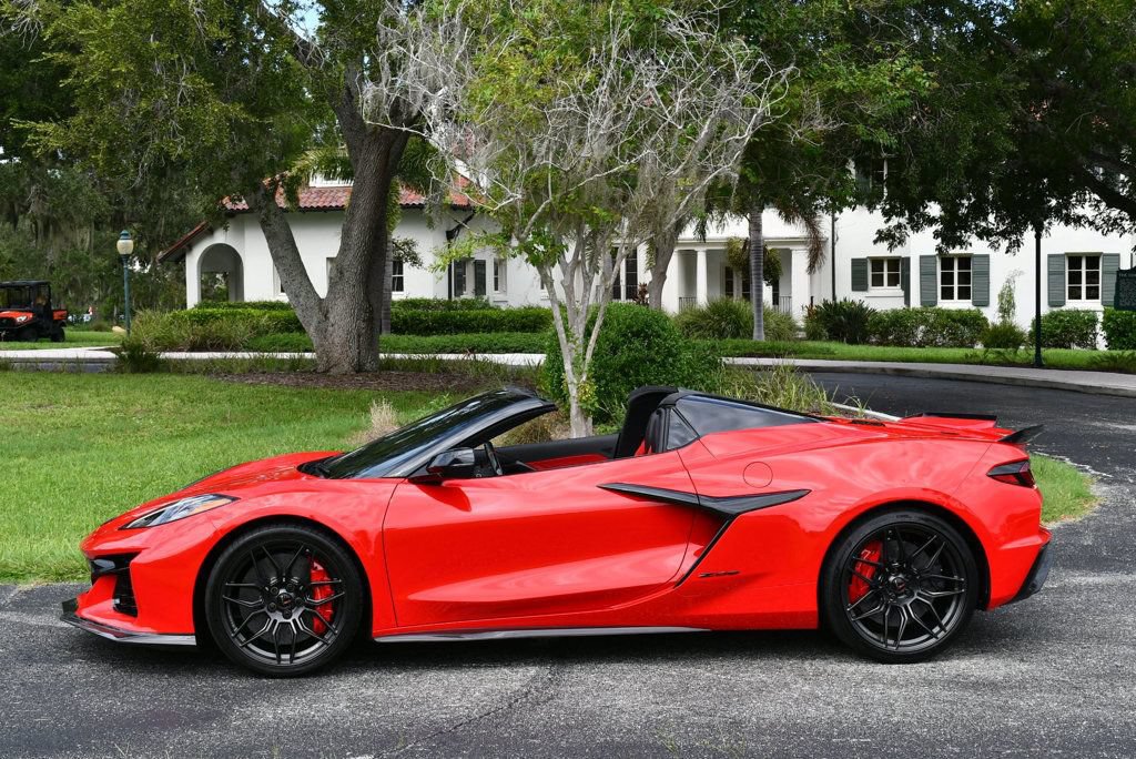 Used 2023 Chevrolet Corvette Z06 w/ Stealth Interior Trim Package RWD image 30