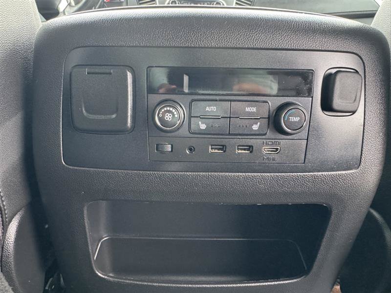 Used 2017 Chevrolet Suburban Premier AWD/4WD image 16