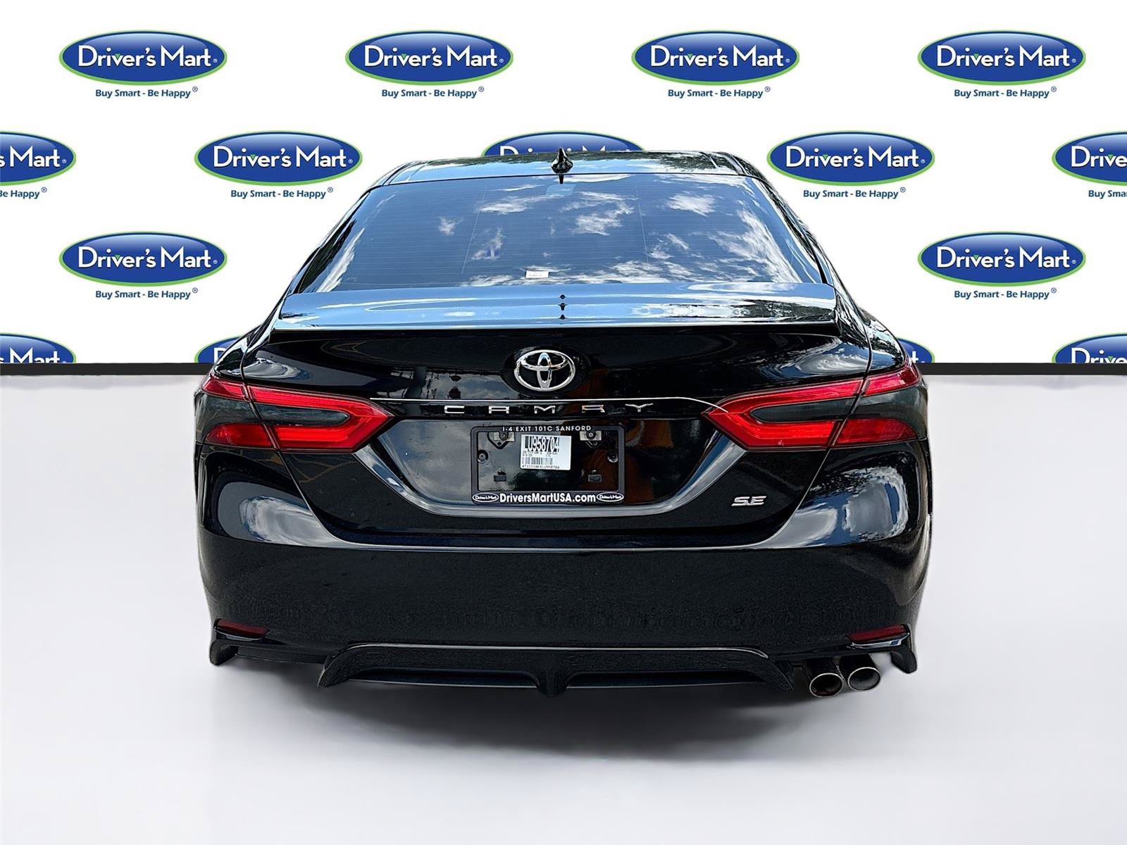 Used 2020 Toyota Camry SE FWD image 6