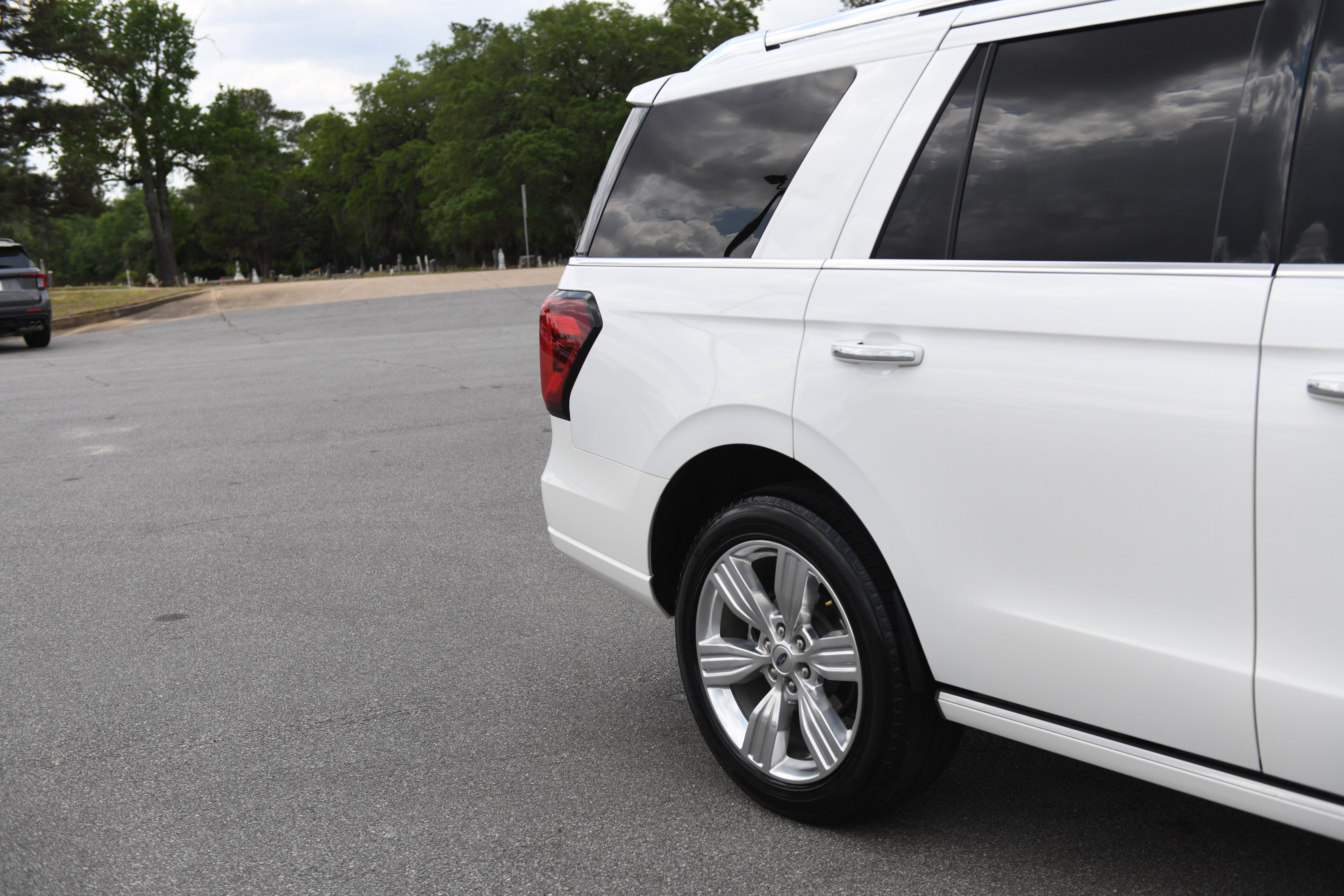 Used 2023 Ford Expedition Platinum RWD image 4