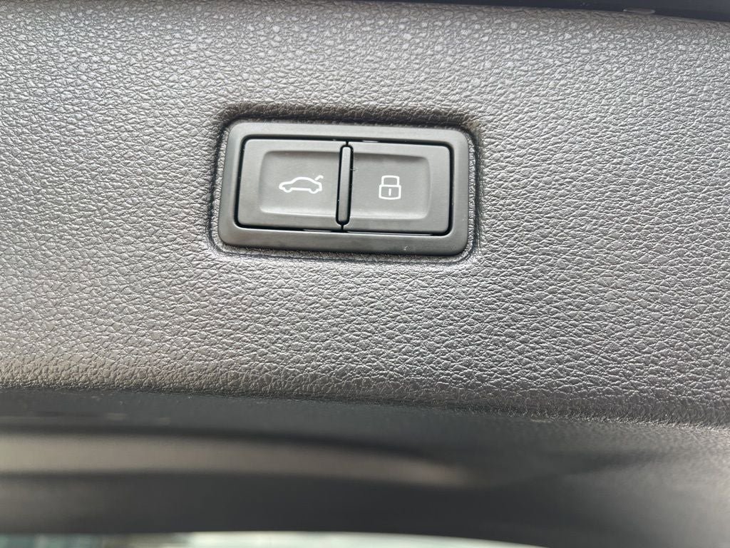 Used 2023 Audi SQ7 Prestige AWD/4WD image 12