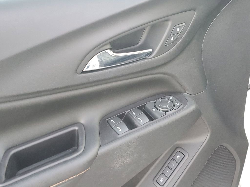 Used 2018 Chevrolet Equinox Premier image 46