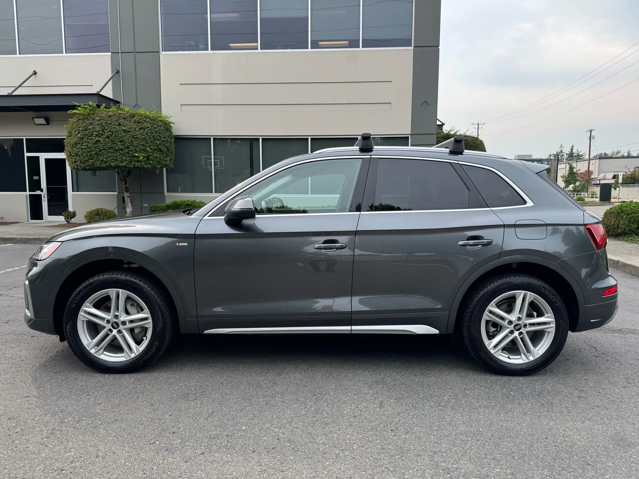 Used 2022 Audi Q5 e Premium w/ Convenience Package image 6