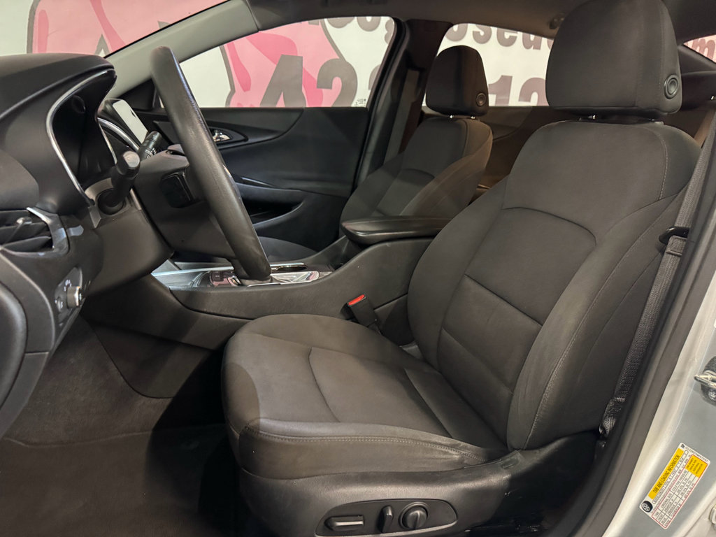 Used 2021 Chevrolet Malibu LT FWD image 17