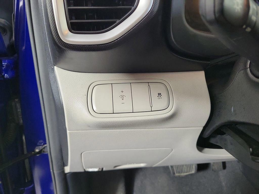 Used 2023 Hyundai Venue SEL FWD image 13