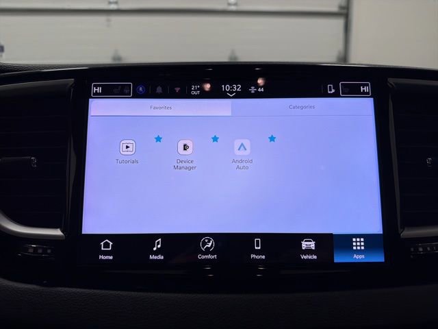 Used 2025 Chrysler Pacifica Select image 26