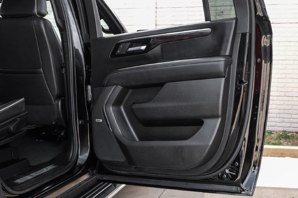 Used 2026 Chevrolet Suburban Premier AWD/4WD image 44