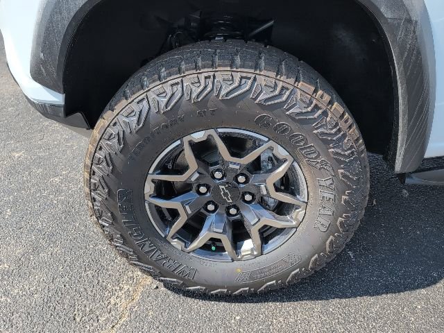 New 2026 Chevrolet Colorado ZR2 w/ Technology Package AWD/4WD image 3