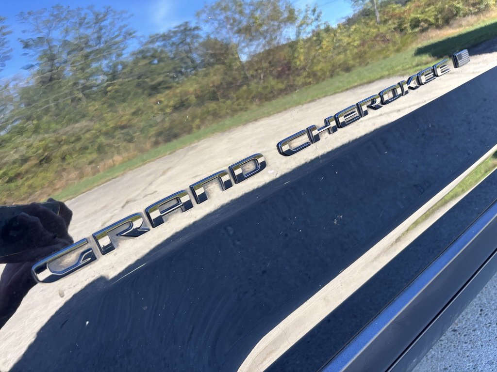 Used 2023 Jeep Grand Cherokee Altitude image 9