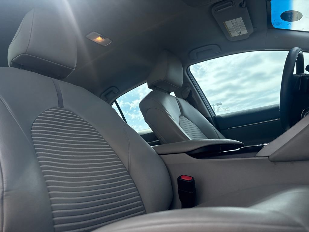 Used 2018 Toyota Camry SE FWD image 24