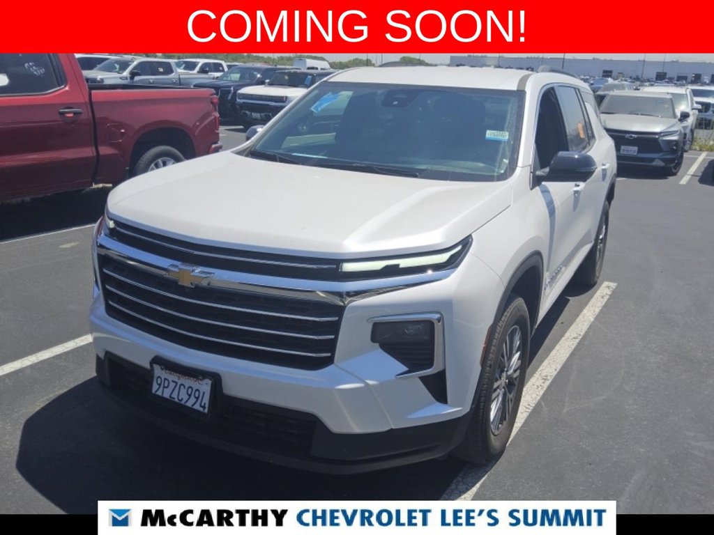 Used 2025 Chevrolet Traverse LT w/ Driver Confidence Package FWD image 1