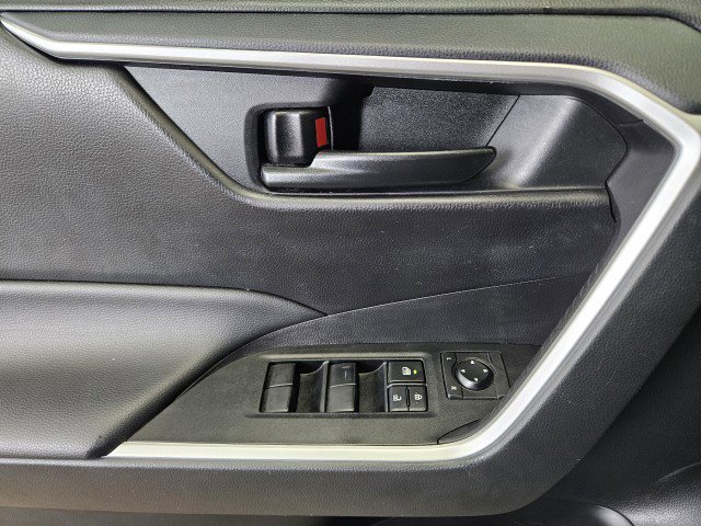 Used 2023 Toyota RAV4 LE image 29