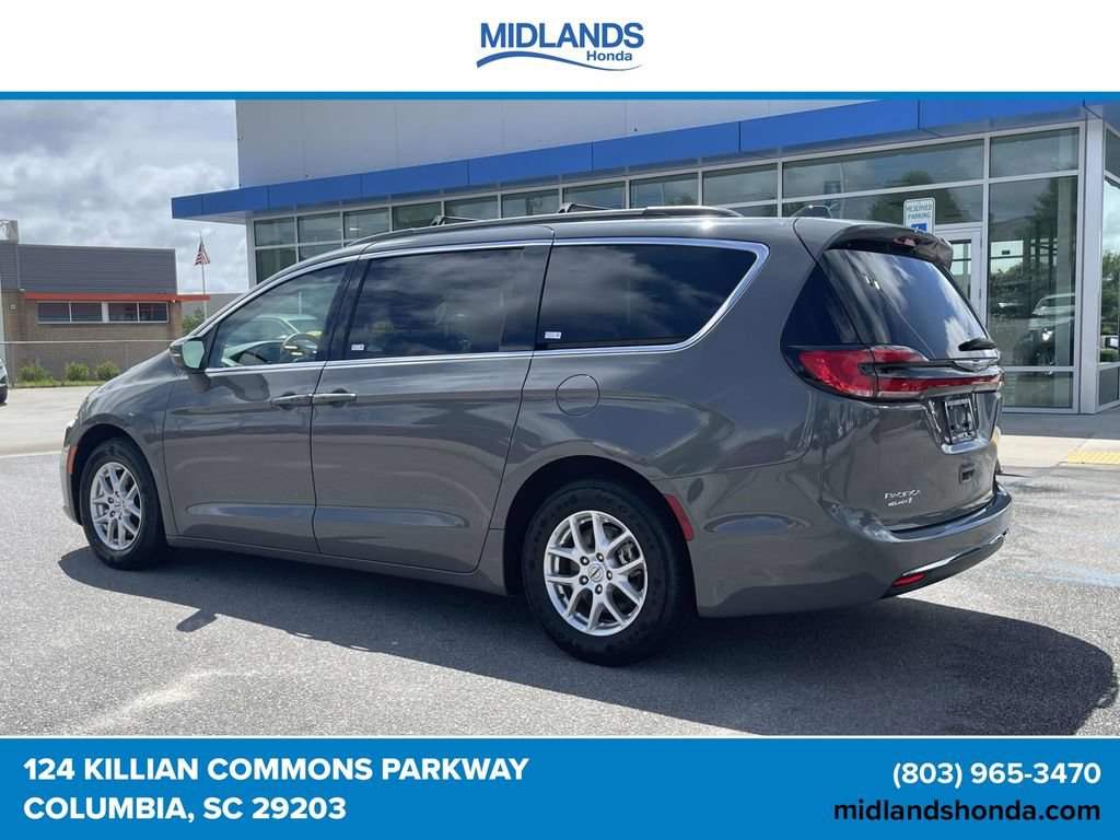 Used 2022 Chrysler Pacifica Touring-L FWD image 4