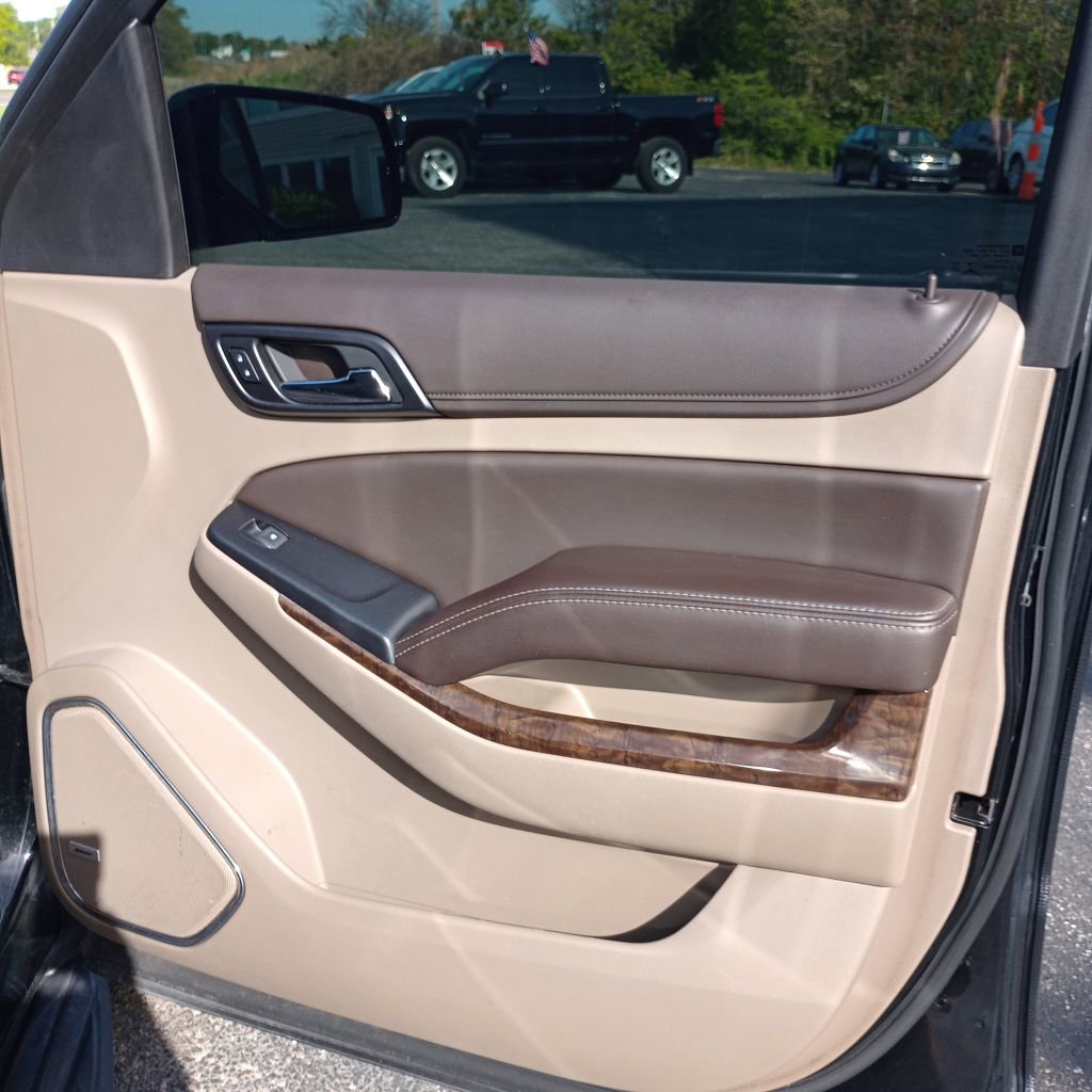 Used 2019 Chevrolet Suburban LT RWD image 23