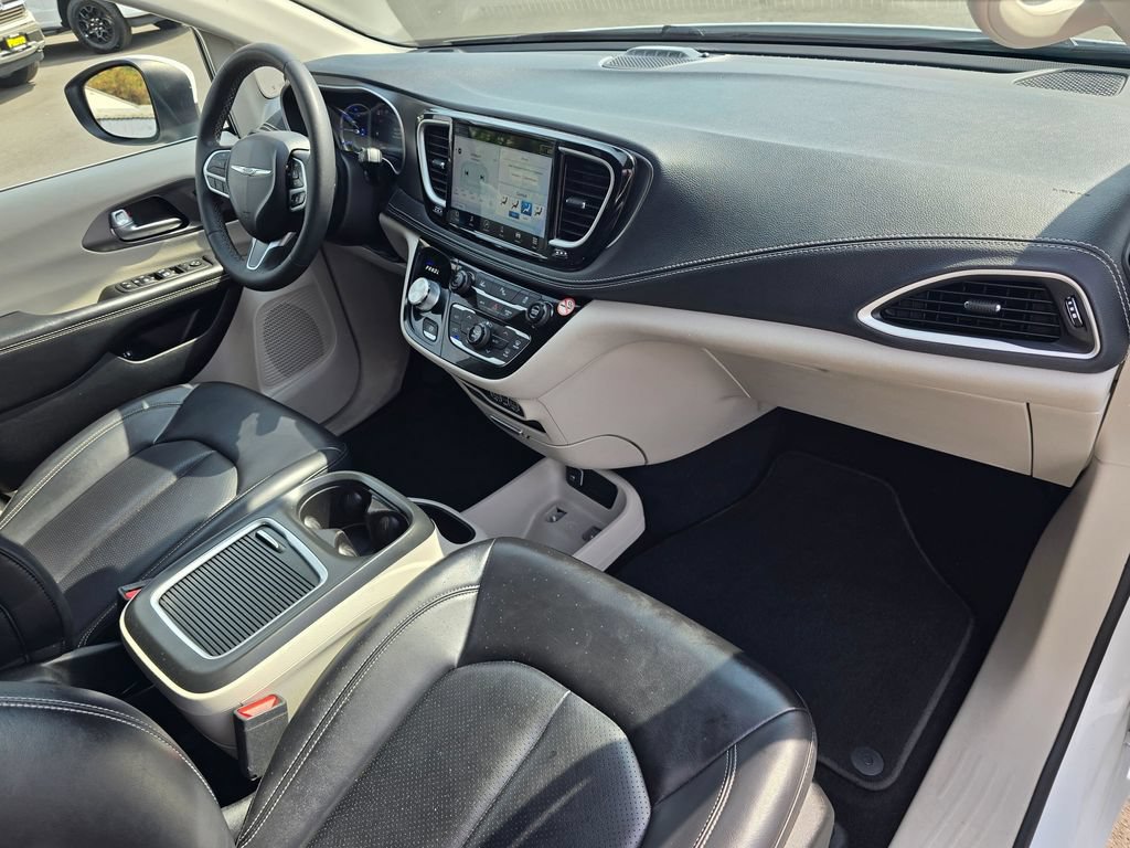 Used 2023 Chrysler Pacifica Touring-L FWD image 15