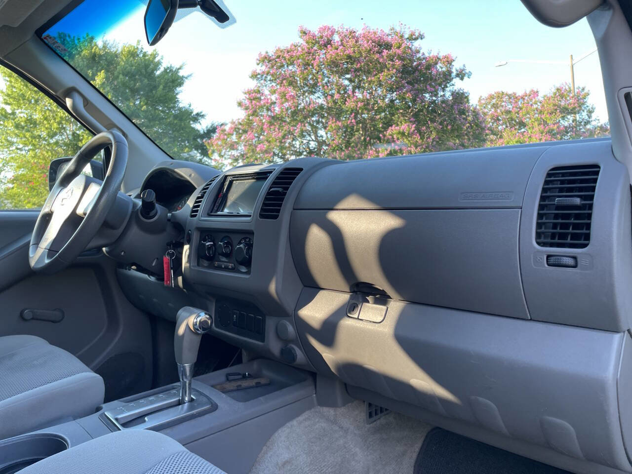 Used 2012 Nissan Frontier S image 25