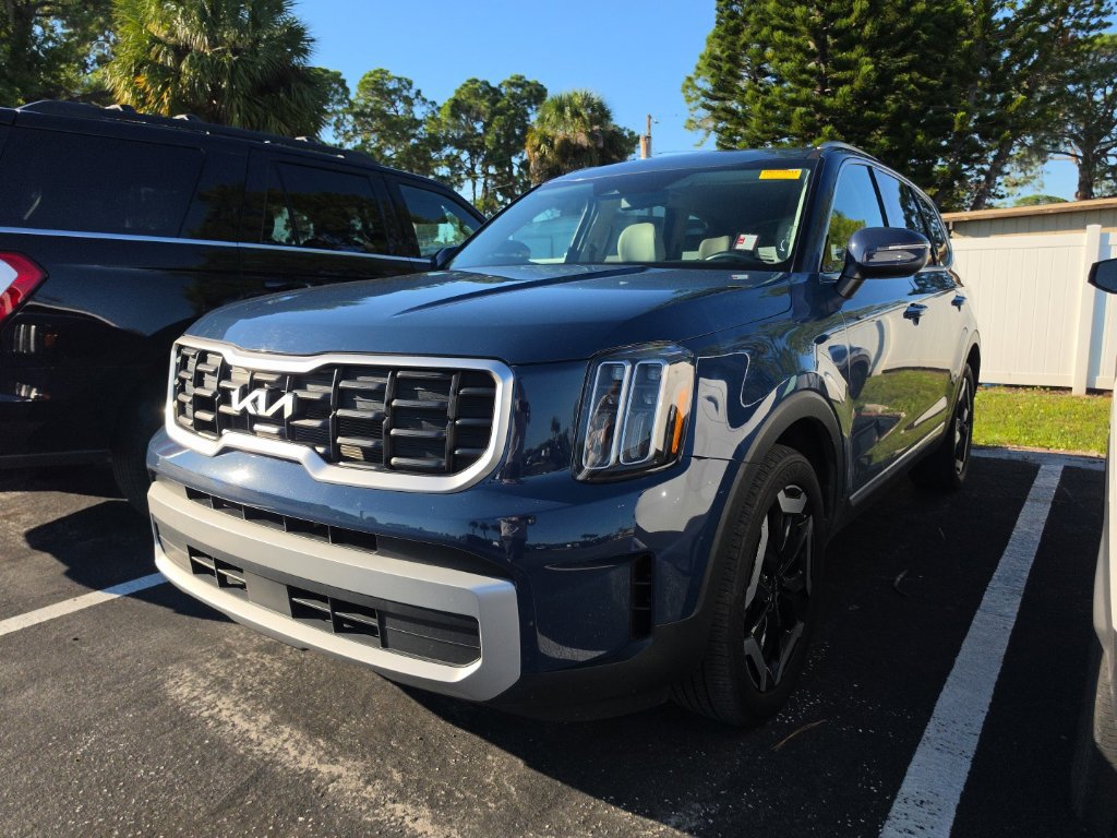 Certified 2024 Kia Telluride S FWD image 5