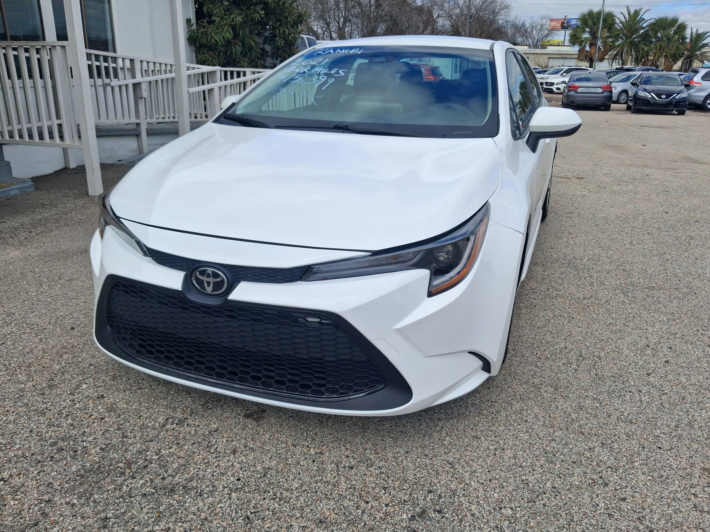 Used 2021 Toyota Corolla LE FWD image 3