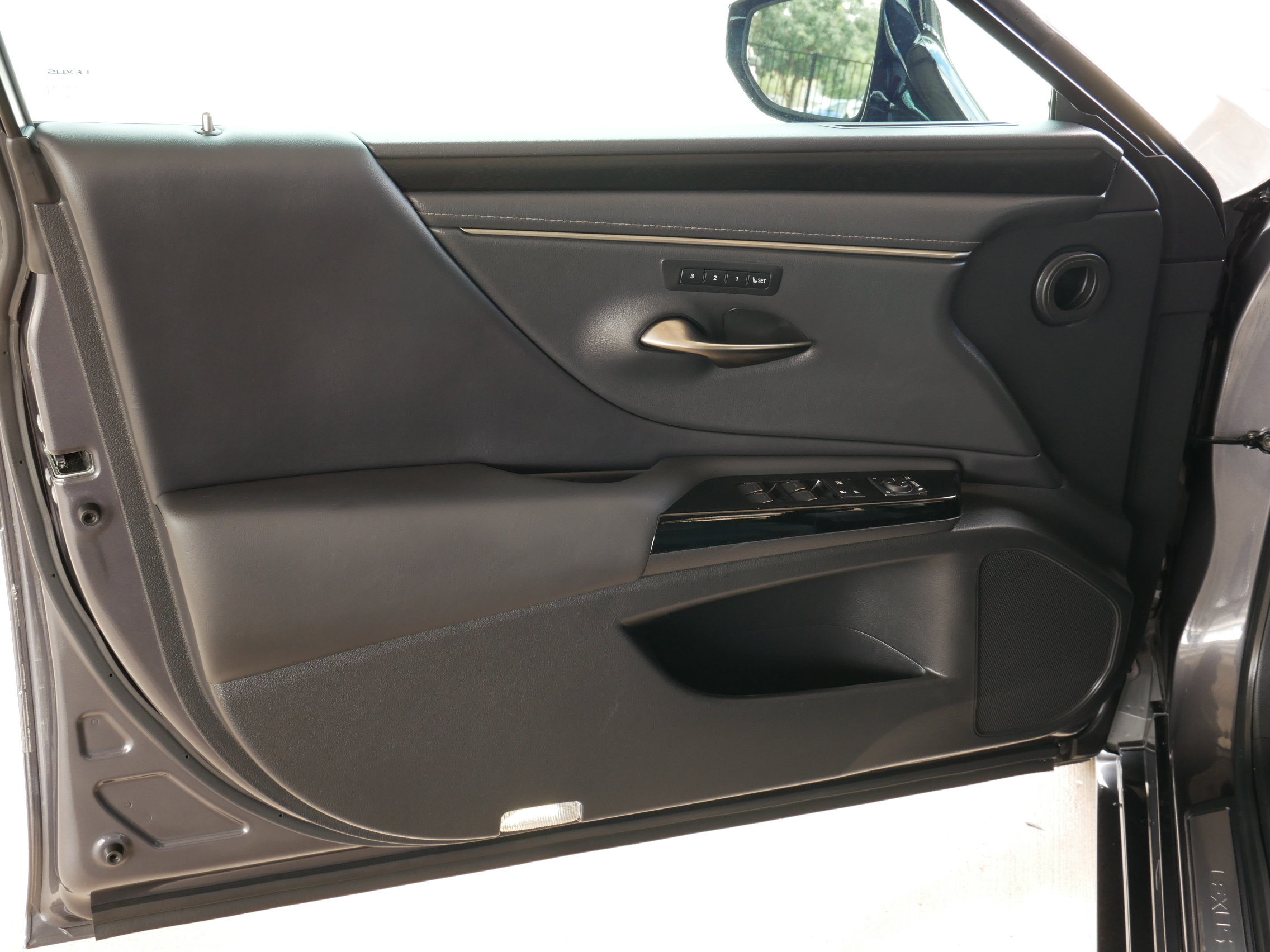 Used 2023 Lexus ES 350 w/ Premium Package FWD image 6