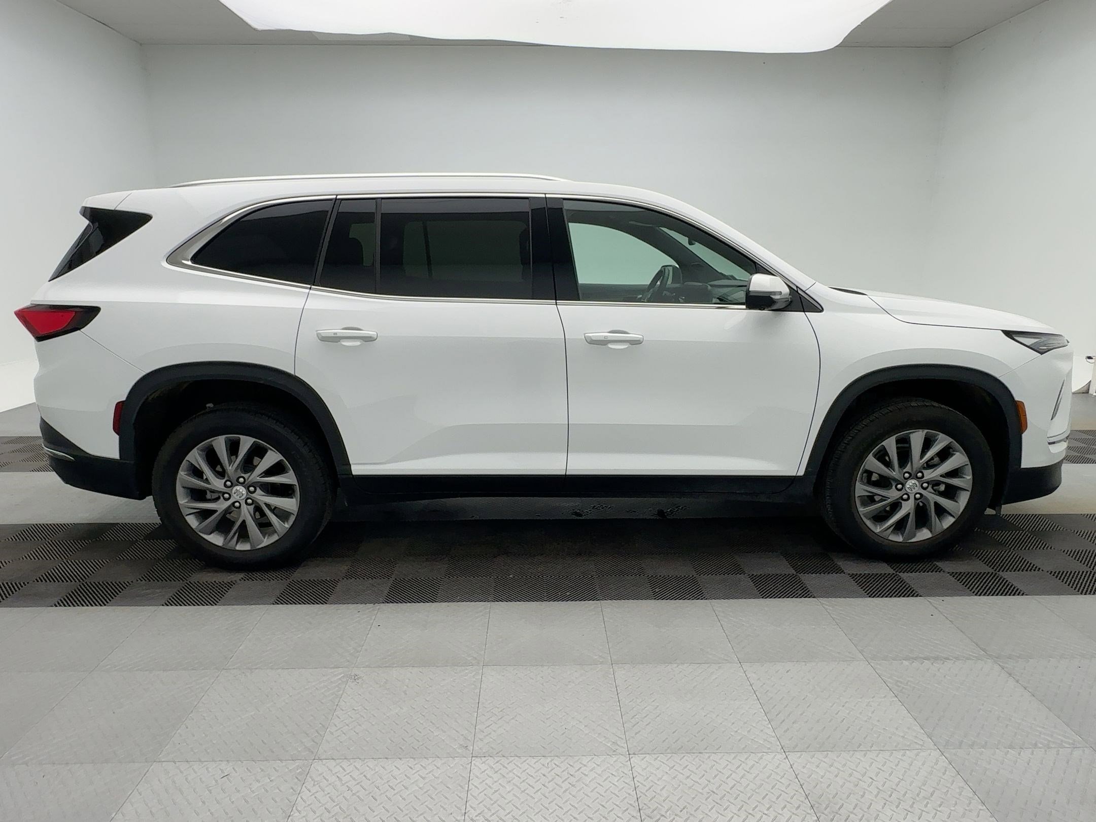 Certified 2025 Buick Enclave Preferred image 8