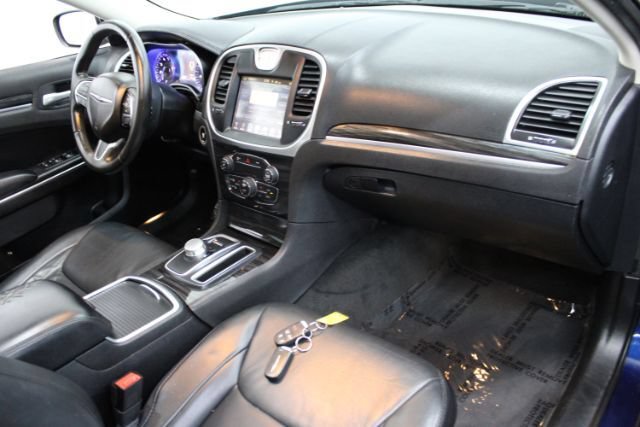 Used 2016 Chrysler 300 Limited RWD image 21