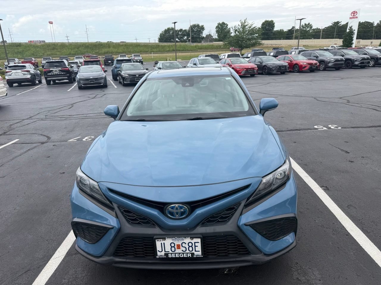 Used 2024 Toyota Camry SE w/ Audio Upgrade Package FWD image 2
