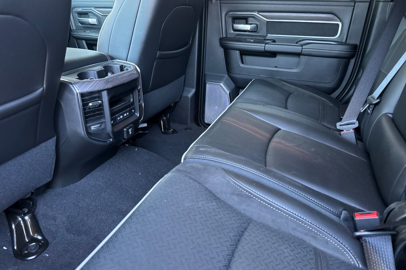 New 2026 RAM 3500 Laramie AWD/4WD image 11