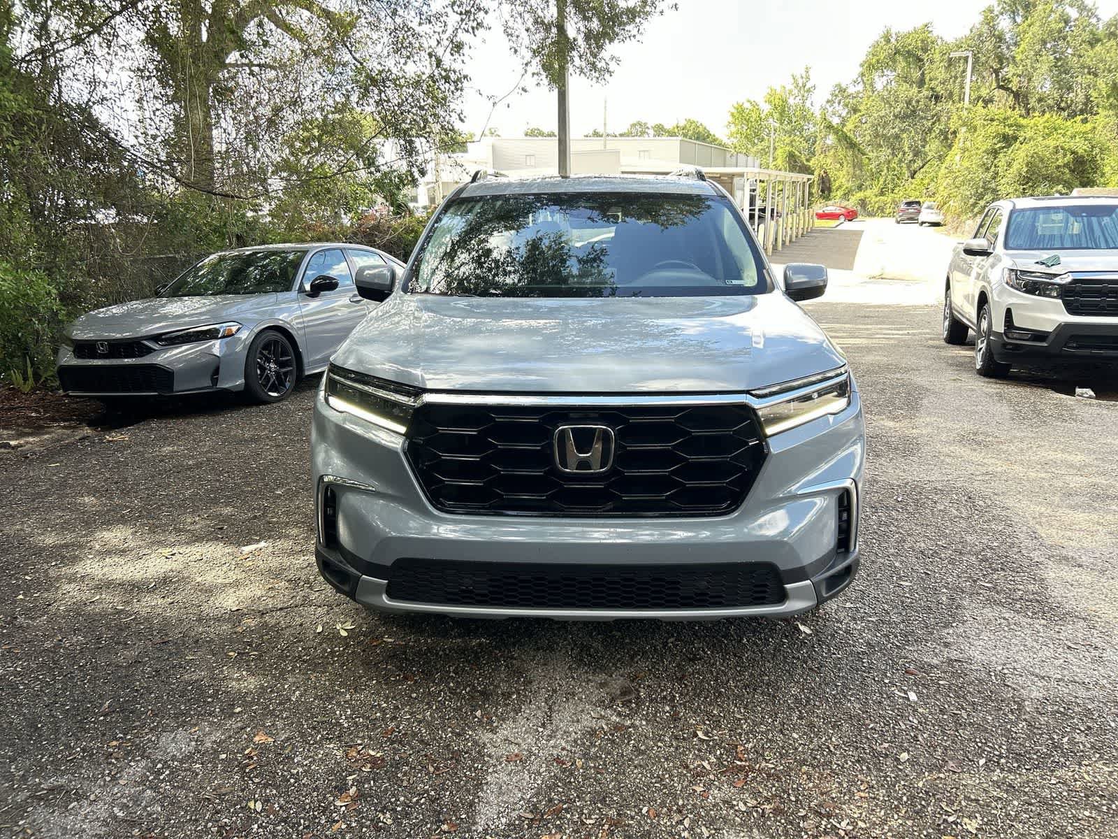 Certified 2023 Honda Pilot Touring image 3