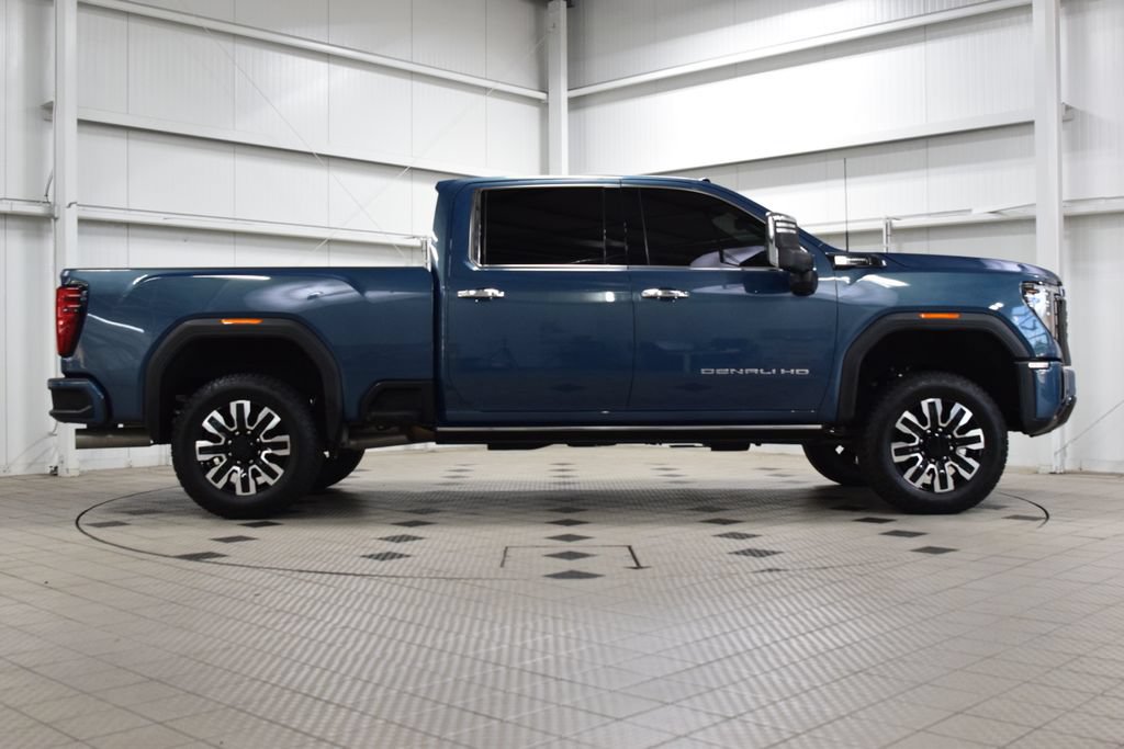Used 2025 GMC Sierra 2500 Denali Ultimate AWD/4WD image 9
